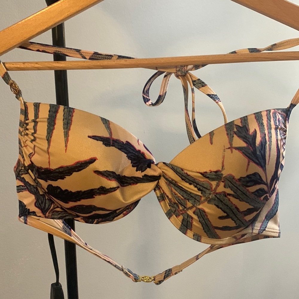 Victoria's Secrets Bikini Top